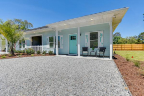 Charming Ocean Isle Beach Home about 1 Mi to Beach!